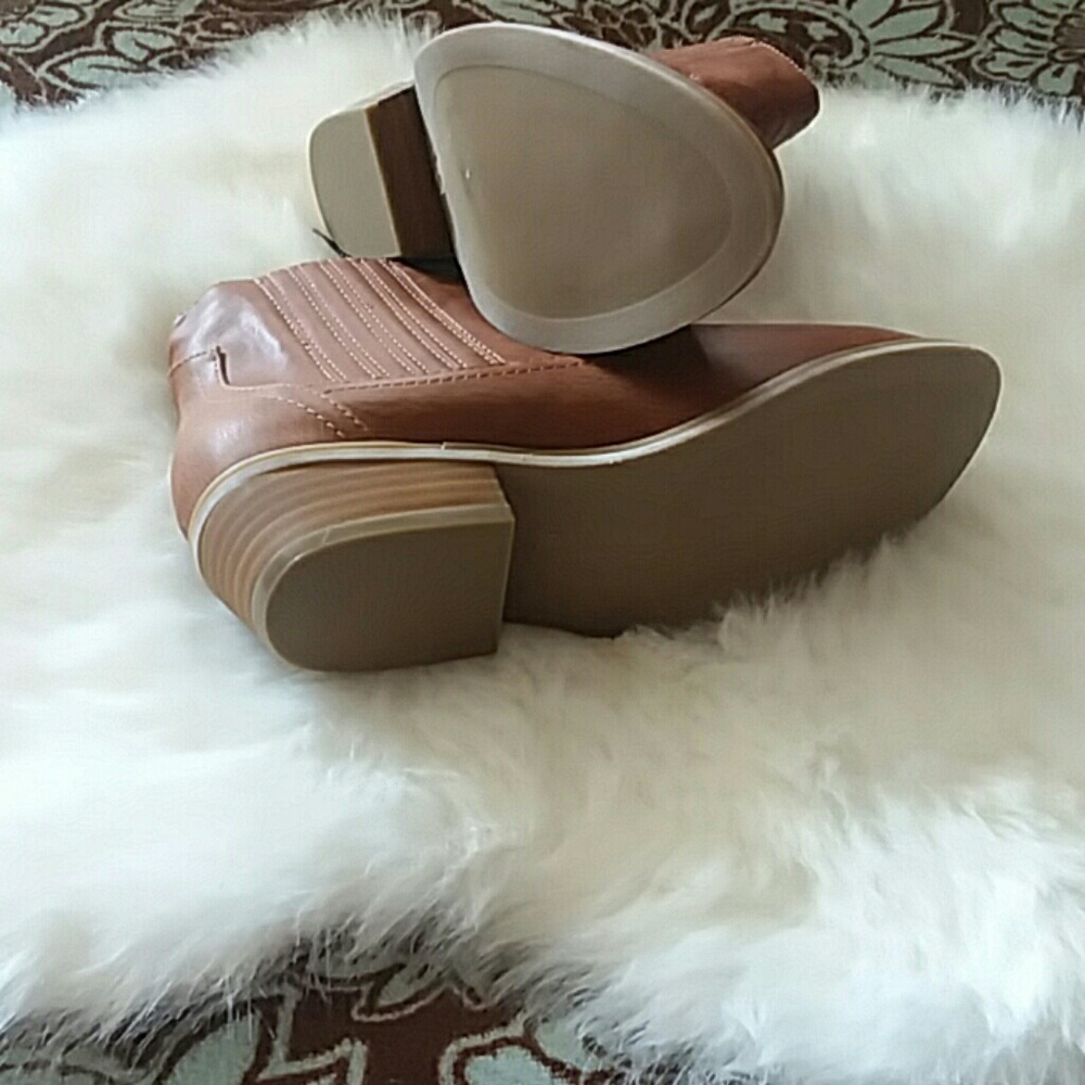 Universal Thread Nwot Booties - image 3